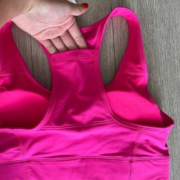 NWT Fabletics On-The-Go Medium Impact Sports Bra in Small - Picture 3 of 4